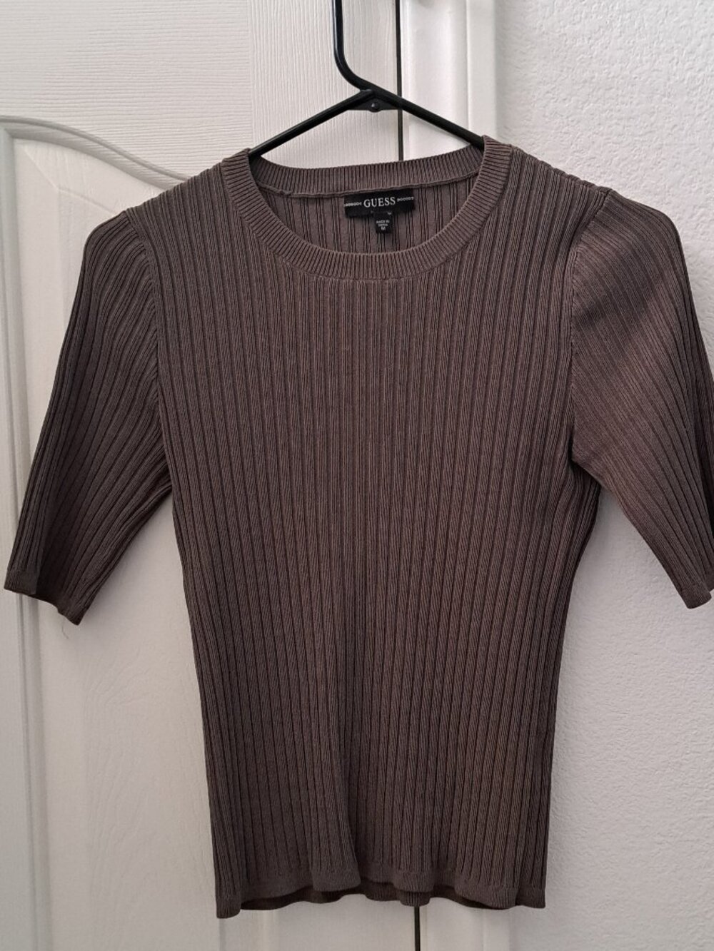 Women's Fitted Olive Color Short Sleeve Sweater Size Medium by Guess